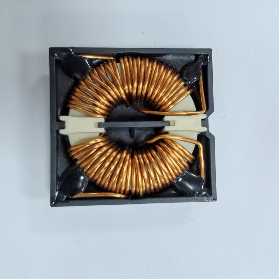 Cased nanocrystalline common mode choke cores for high-current EMI filters